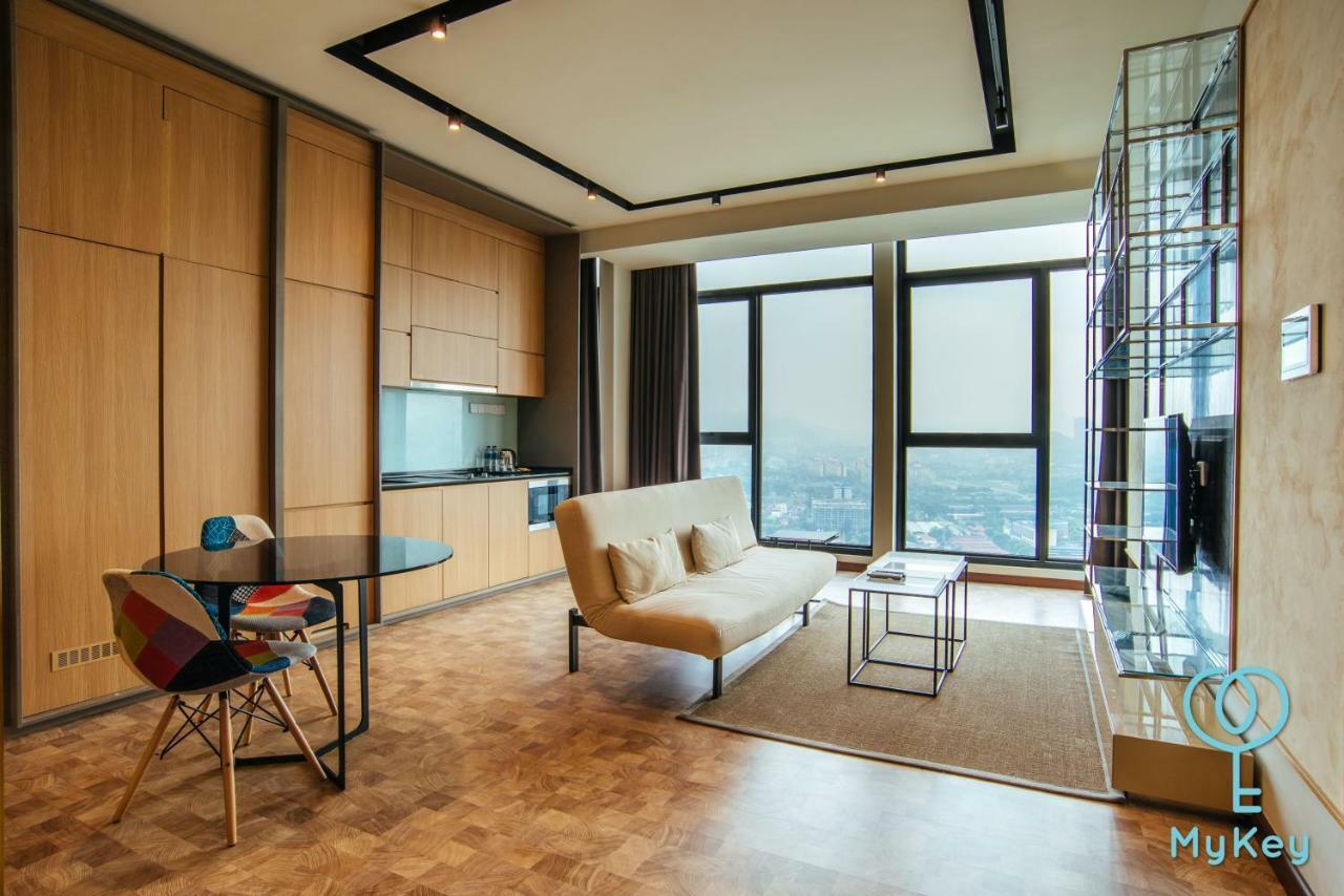 เอ็กซ์เพรสชั่นซ์ โพรเฟสชั่นนอล สวีท บาย มายคีย์ โกลบอล Aparthotel กัวลาลัมเปอร์ ภายนอก รูปภาพ A typical studio apartment in Kuala Lumpur, Malaysia